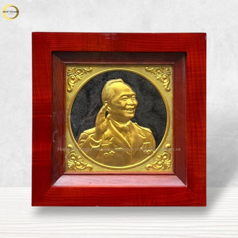 TRANH CHÂN DUNG ĐẠI TƯỚNG VÕ NGUYÊN GIÁP BẰNG ĐỒNG DÁT VÀNG - KÍCH THƯỚC 38X38CM
