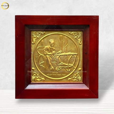 TRANH BÁC HỒ NGỒI GHẾ MÂY BẰNG ĐỒNG DÁT VÀNG -  KÍCH THƯỚC 38X38CM