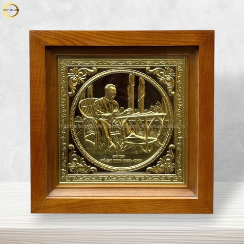 TRANH BÁC HỒ NGỒI GHẾ MÂY BẰNG ĐỒNG VÀNG  -  KÍCH THƯỚC 40X40CM