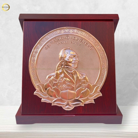 TRANH CHÂN DUNG ĐẠI TƯỚNG VÕ NGUYÊN GIÁP BẰNG ĐỒNG ĐỎ - KÍCH THƯỚC 24X24CM