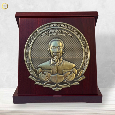 TRANH ĐỒNG CHÂN DUNG CHỦ TỊCH HỒ CHÍ MINH BẰNG ĐỒNG GIẢ CỔ - KÍCH THƯỚC 24X24CM