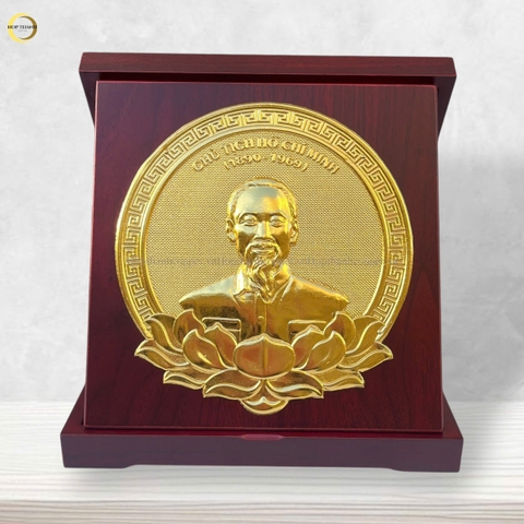 TRANH ĐỒNG CHÂN DUNG CHỦ TỊCH HỒ CHÍ MINH BẰNG ĐỒNG DÁT VÀNG - KÍCH THƯỚC 24X24CM