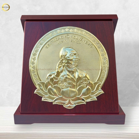 TRANH CHÂN DUNG ĐẠI TƯỚNG VÕ NGUYÊN GIÁP BẰNG ĐỒNG VÀNG - KÍCH THƯỚC 24X24CM