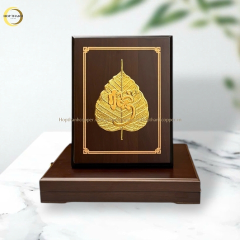 TRANH LÁ BỒ ĐỀ CHỮ NHẪN BẰNG ĐỒNG  DÁT VÀNG  -QUÀ TẶNG ĐỂ BÀN (KÍCH THƯỚC 20X25CM)