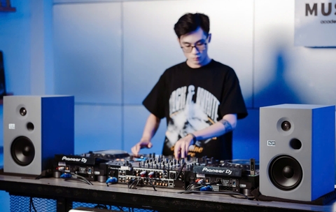 Loa kiểm âm liền công suất SR STUDIO THREE – Sự lựa chọn hoàn hảo cho phòng thu chuyên nghiệp