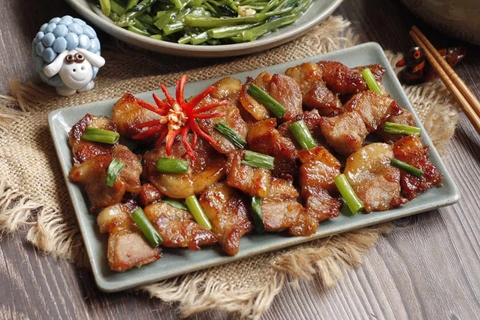 Thịt rang cháy cạnh có nên dùng chảo chống dính?