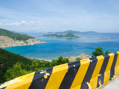 Thuê xe TP.HCM đi Bình Ba – Cam Ranh 2N1Đ: Cano quanh đảo, bãi Nhà Cũ – bãi Chướng & mẹo đặt hải sản tươi