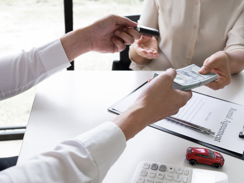 Thuê xe tự lái – Vì sao phải đặt cọc khủng?