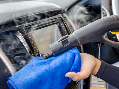 Chuyện thật: Xe cưới hết điều hòa giữa trời nắng