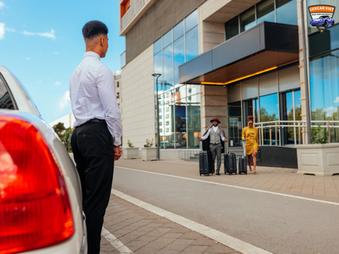 Tại Sao Khách Hàng Phải Chờ Tài Xế Khi Thuê Xe Sang và Giải Pháp Tối Ưu