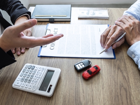 Hợp đồng thuê xe tự lái: Chữ nhỏ nhưng hậu quả to