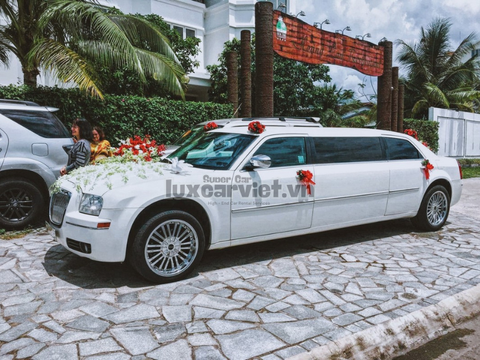 Thuê Xe Chrysler 300 Limousine 8-10 Chỗ Tại TP.HCM LuxCar Việt Giá Tốt