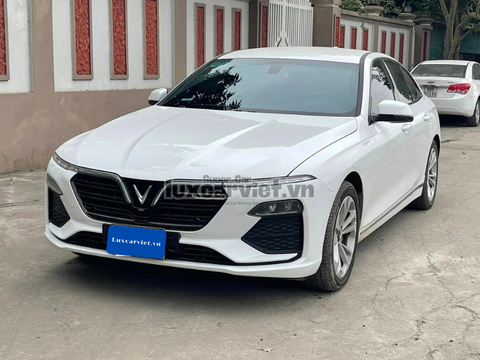 Thuê Xe Tự Lái VinFast Lux A2.0 5 Chỗ Màu Trắng Tại Quy Nhơn