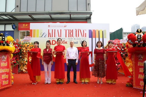 TƯNG BỪNG KHAI TRƯƠNG TRUNG TÂM SÁCH - THIẾT BỊ GIÁO DỤC ADCBOOK THÀNH THÁI