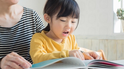 Tích cực đọc sách song ngữ: Chìa khóa giúp trẻ phát triển khả năng ngoại ngữ một cách hiệu quả