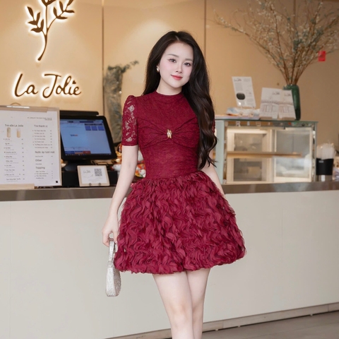 Đầm thiết kế xoắn nơ ngực đính khoen vàng