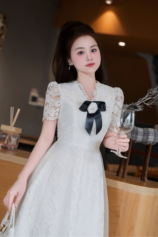 Đầm ren cao cấp dáng dài cổ V kèm nơ tay ngắn