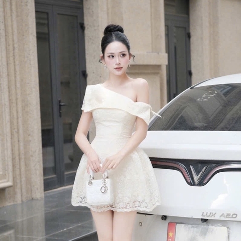 Đầm trễ vai hoa ren dáng xoè ngắn
