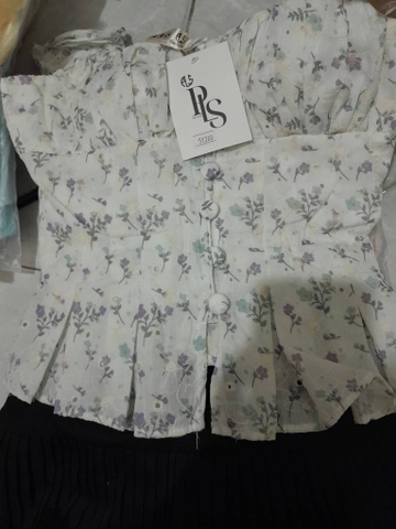 Set áo hoa nhí kèm chân váy xếp ly LS 59380