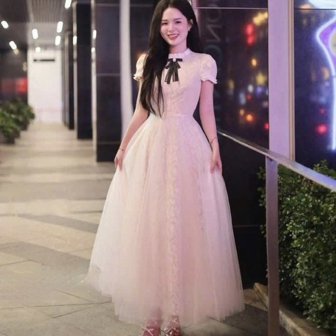 Đầm thiết kế bồng cổ tròn công chúa ren thiết kế