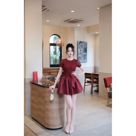 Đầm thiết kế ôm cổ tròn chân bồng dễ thương