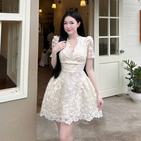 Đầm thiết kế ren cổ chữ V đính nơ trước ngực