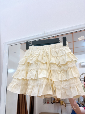 Chân váy tầng phối ren hoa