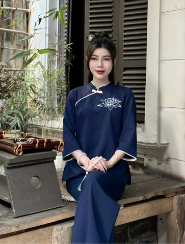 Bộ lam cổ V chéo thêu sen