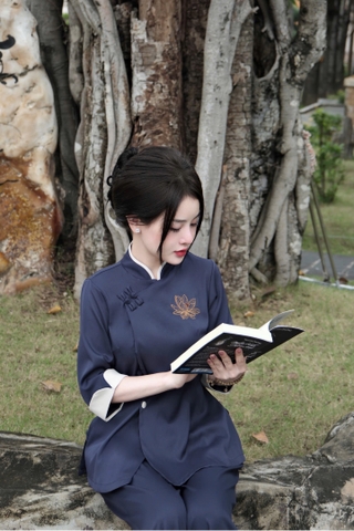 Bộ lam cổ đứng viền thêu sen