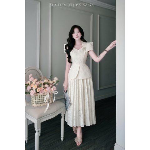 Đầm thiết kế hoa thêu ren xếp ly