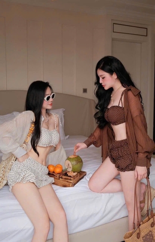 Set đi biển 3 món áo ống chấm bi cột dây quần bí nhúng bèo khoác voan