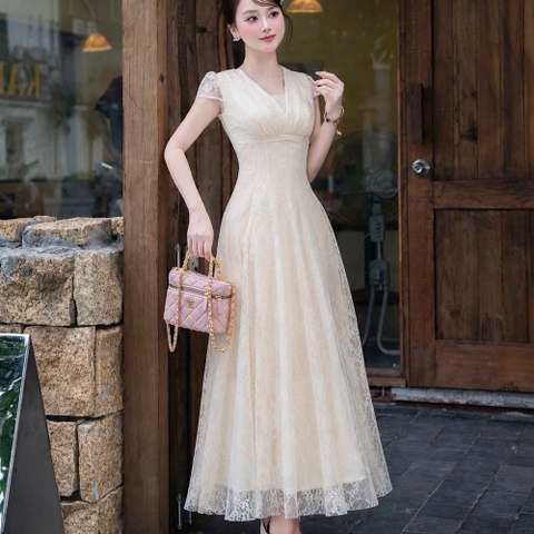 Đầm thiết kế cổ V ren nút sau lưng