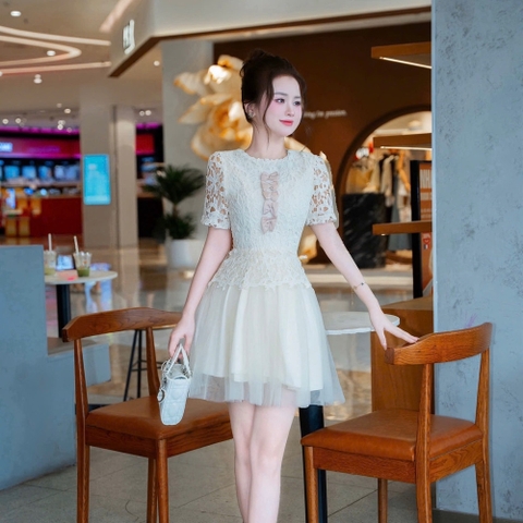 Đầm thiết kế cổ tròn ren 5 nơ ngực