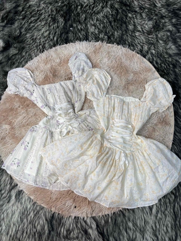 Đầm ngắn cổ bèo hoa nhí đan eo lớn