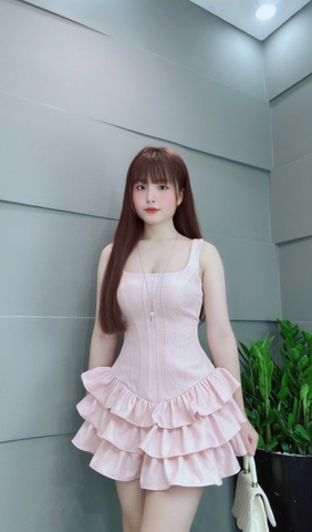 Đầm ngắn cổ vuông 3 tầng 7 sọc dọc eo