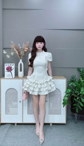 Đầm ngắn cổ sơ mi chấm bi 4 tầng