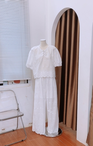 Set áo cổ tròn đan dây hoa nổi kèm quần dài