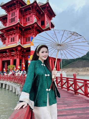 Đồ lam cổ trụ hoạ tiết gấm cúc thắt ngọc trai tay viền áo hoạ thêu quần phối