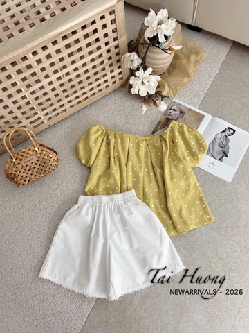Set áo trễ vai chấm bi kèm quần phối ren ngắn