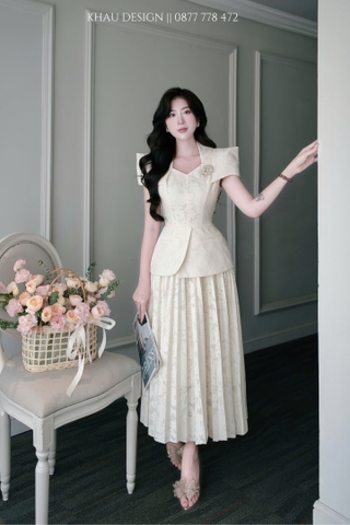 Đầm thiết kế hoa thêu ren xếp ly