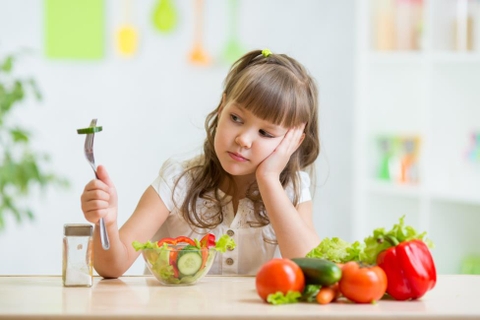 6 DẤU HIỆU BÉ BỊ THIẾU HỤT DINH DƯỠNG MÀ BỐ MẸ NÊN CHÚ Ý