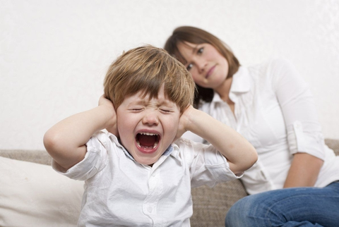 Làm gì khi con bị khủng hoảng tuổi lên 3