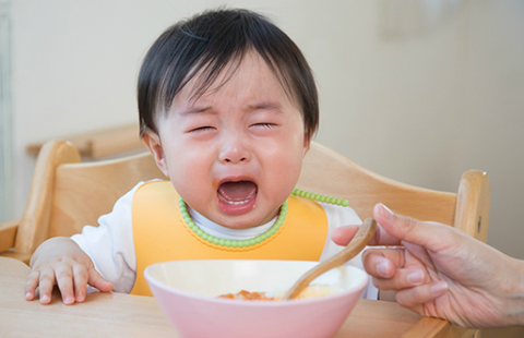Trẻ kén ăn phải làm sao? 10 cách giúp bé ăn ngon tự nhiên
