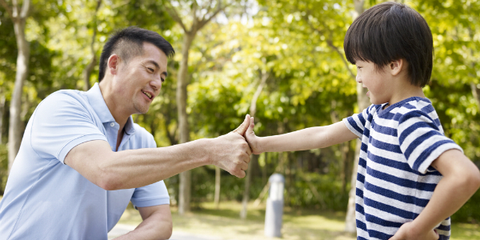 Những khoảnh khắc nhỏ tạo nên tuổi thơ của con