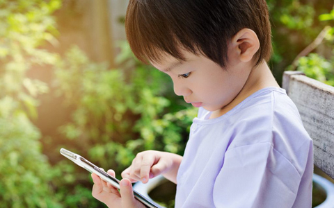 VÌ SAO THỜI 4.0 CẦN BẢO VỆ MẮT CHO BÉ NGÀY TỪ NHỎ?