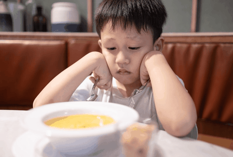 Bé hấp thu kém: nguyên nhân & cách cải thiện