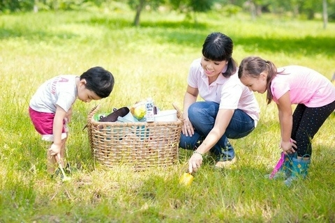 Ba cần lưu ý gì khi con tăng thời gian sử dụng thiết bị số trong kỳ nghỉ hè?