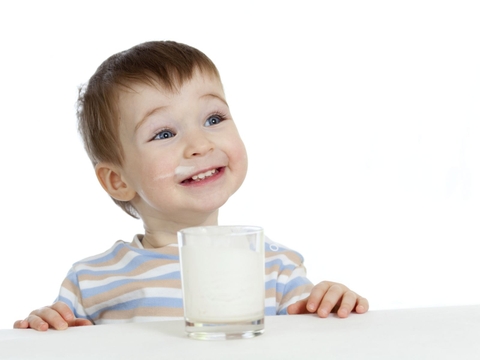 BẬT MÍ BÍ QUYẾT CHỌN SỮA BỘT HỖ TRỢ TĂNG ĐỀ KHÁNG CHO BÉ