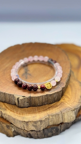 Vòng thạch anh hồng 4A mix tóc đỏ Vip kèm charm bạc mạ vàng 6.5mm