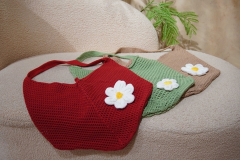 Túi đan đính hoa